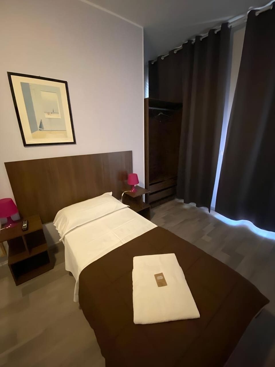 Single Room, Shared Bathroom | 1 bedroom, desk, laptop workspace, blackout drapes