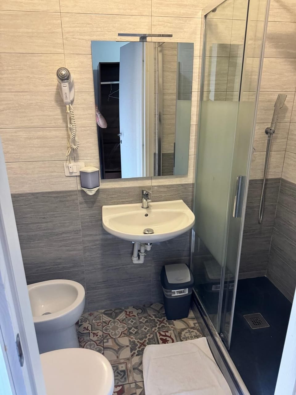 Classic Double or Twin Room | Bathroom