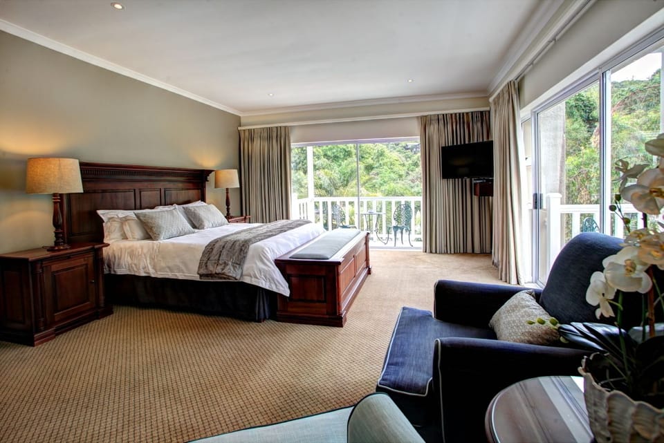 Egyptian cotton sheets, premium bedding, Tempur-Pedic beds, minibar