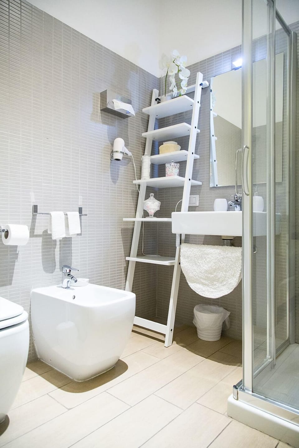 Bathroom | Free toiletries, soap, shampoo, toilet paper