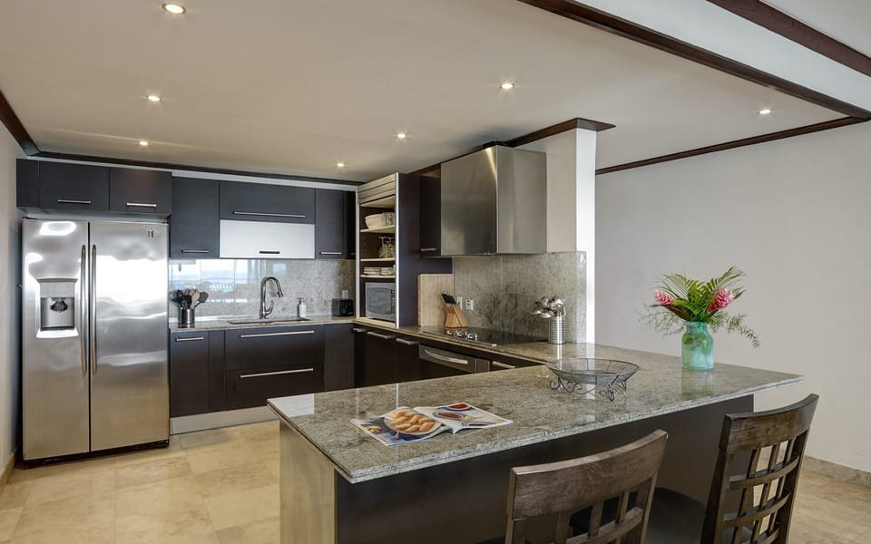 Apartment, 3 Bedrooms, Non Smoking | Private kitchen | Full-size fridge, microwave, oven, stovetop