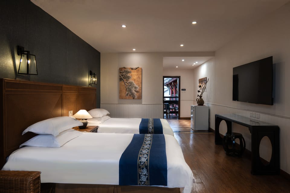 City Twin Room | Living area | 55-inch flat-screen TV with cable channels