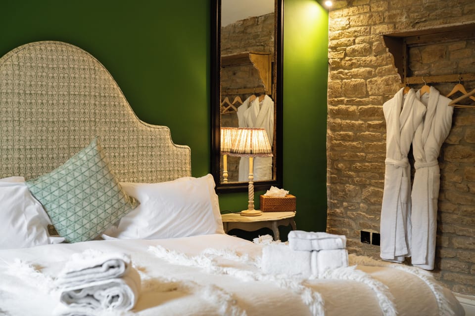 Double Room | Free WiFi, bed sheets