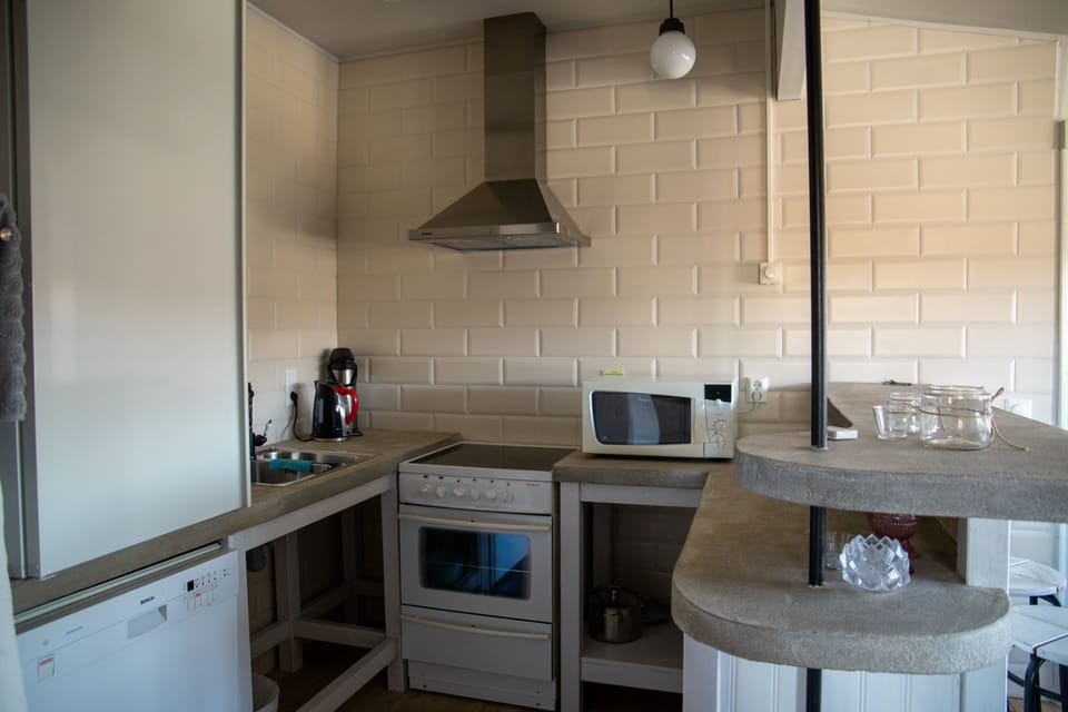 Shared fridge, microwave