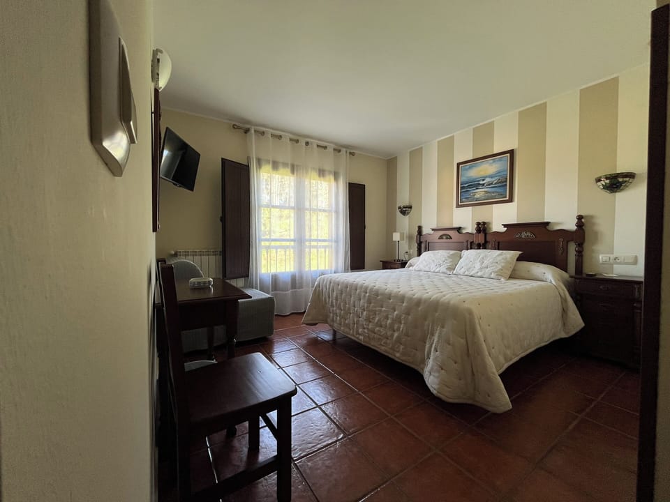 Basic Double or Twin Room, 1 Double or 2 Twin Beds | Desk, free WiFi, bed sheets