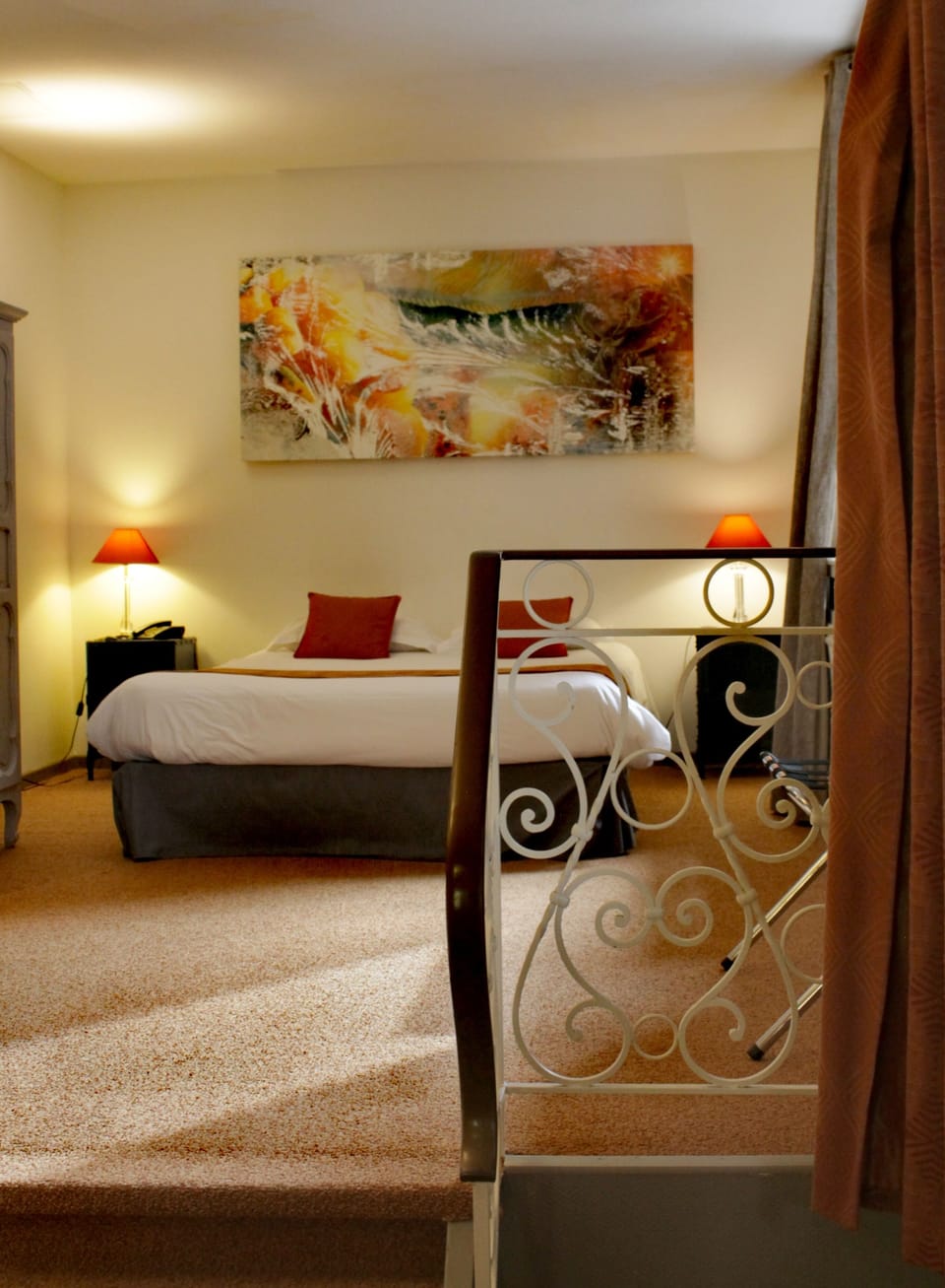 Triple Room | Premium bedding, desk, soundproofing, WiFi (free)