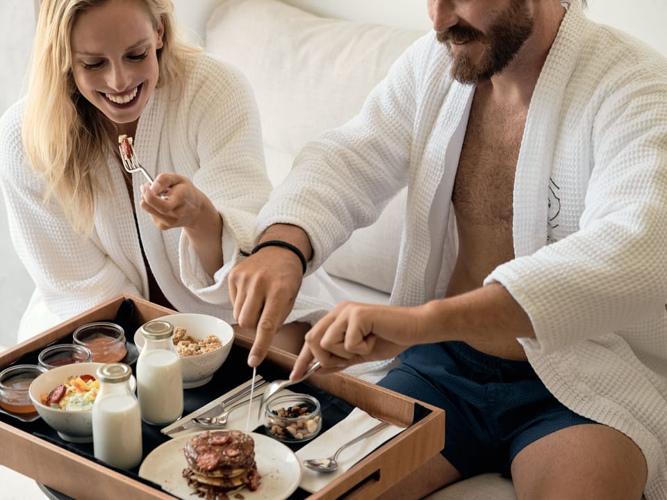 Premium bedding, Tempur-Pedic beds, minibar, in-room safe