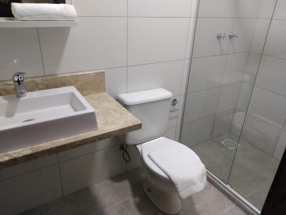 Shower, free toiletries, towels