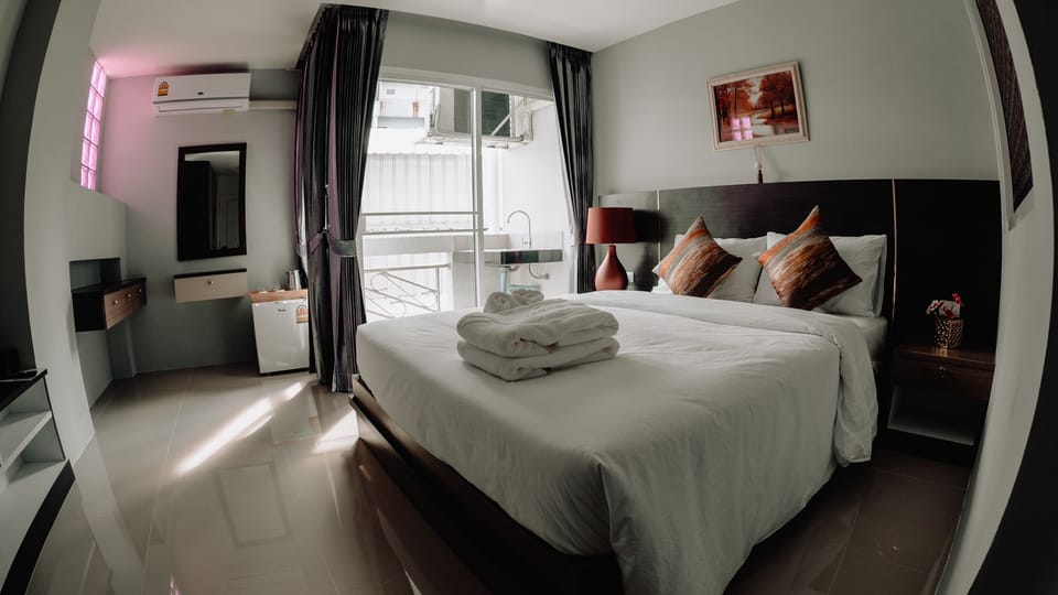 Double Room | Living room | Flat-screen TV