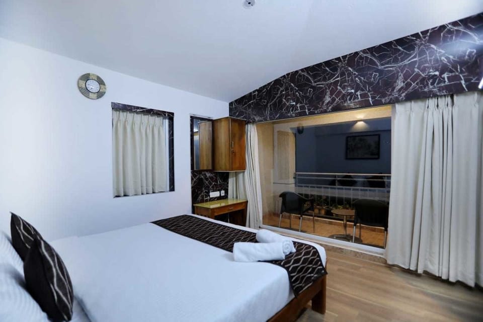 Executive Cottage, Valley View | 1 bedroom, in-room safe, desk, iron/ironing board