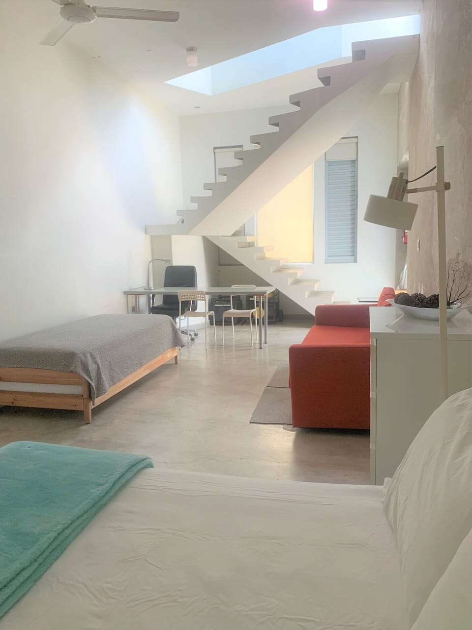 Business Studio | Hypo-allergenic bedding, pillowtop beds, laptop workspace, soundproofing