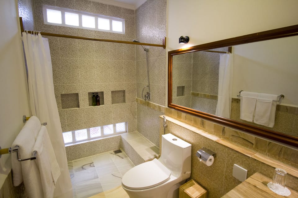 Superior Room, Garden View | Bathroom | Hair dryer, slippers, bidet, towels