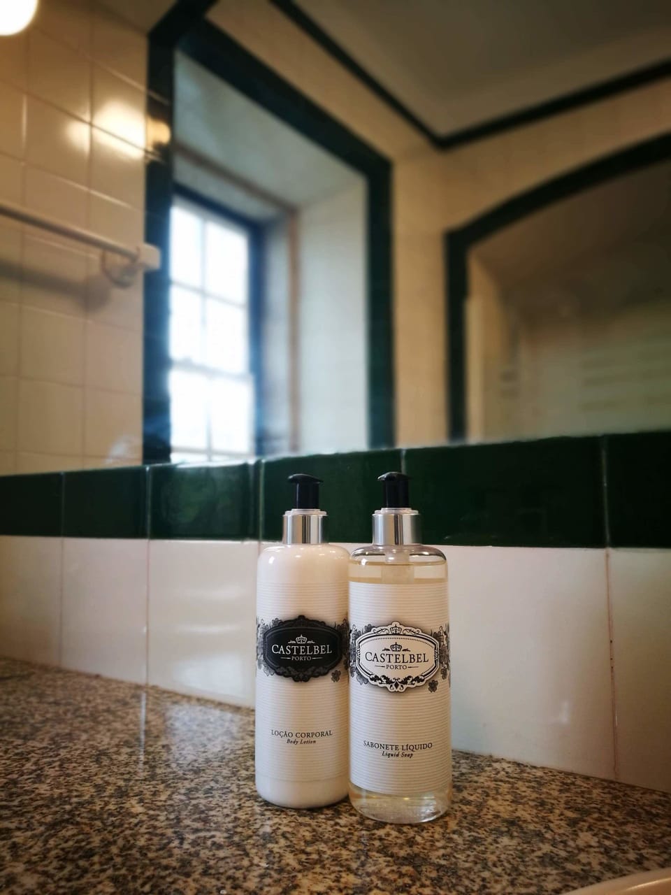 Executive Suite | Bathroom | Slippers, towels