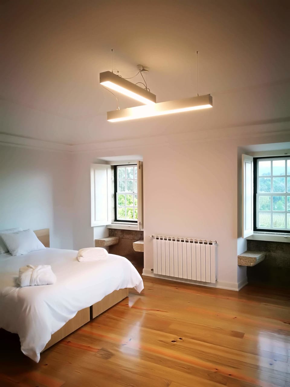 Executive Suite | Desk, cribs (free), WiFi (free), bed sheets