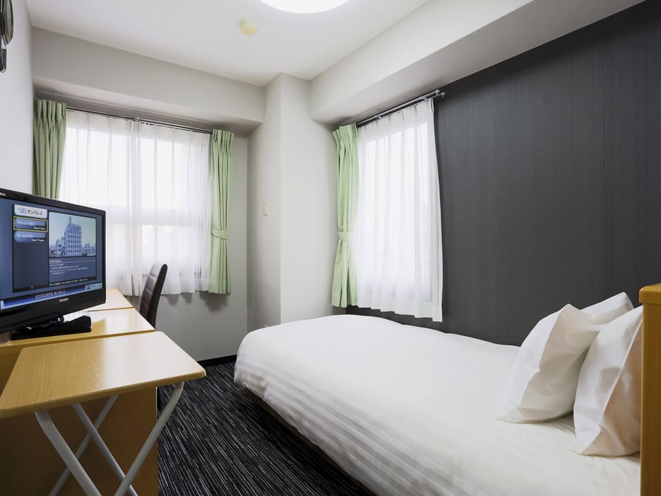 Desk, blackout drapes, free WiFi, bed sheets