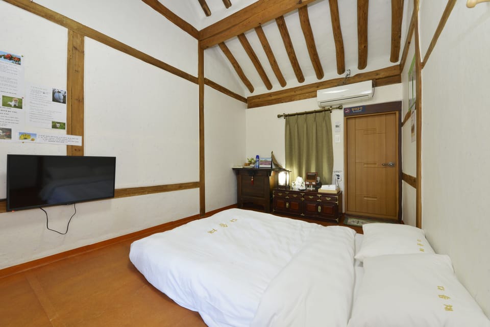 Traditional Double Room (22sqm) | Premium bedding, Tempur-Pedic beds, soundproofing, free WiFi