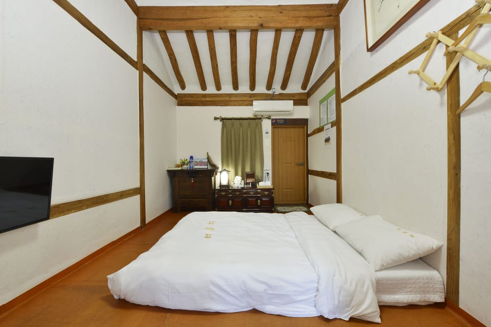 Traditional Double Room (22sqm) | Premium bedding, Tempur-Pedic beds, soundproofing, free WiFi