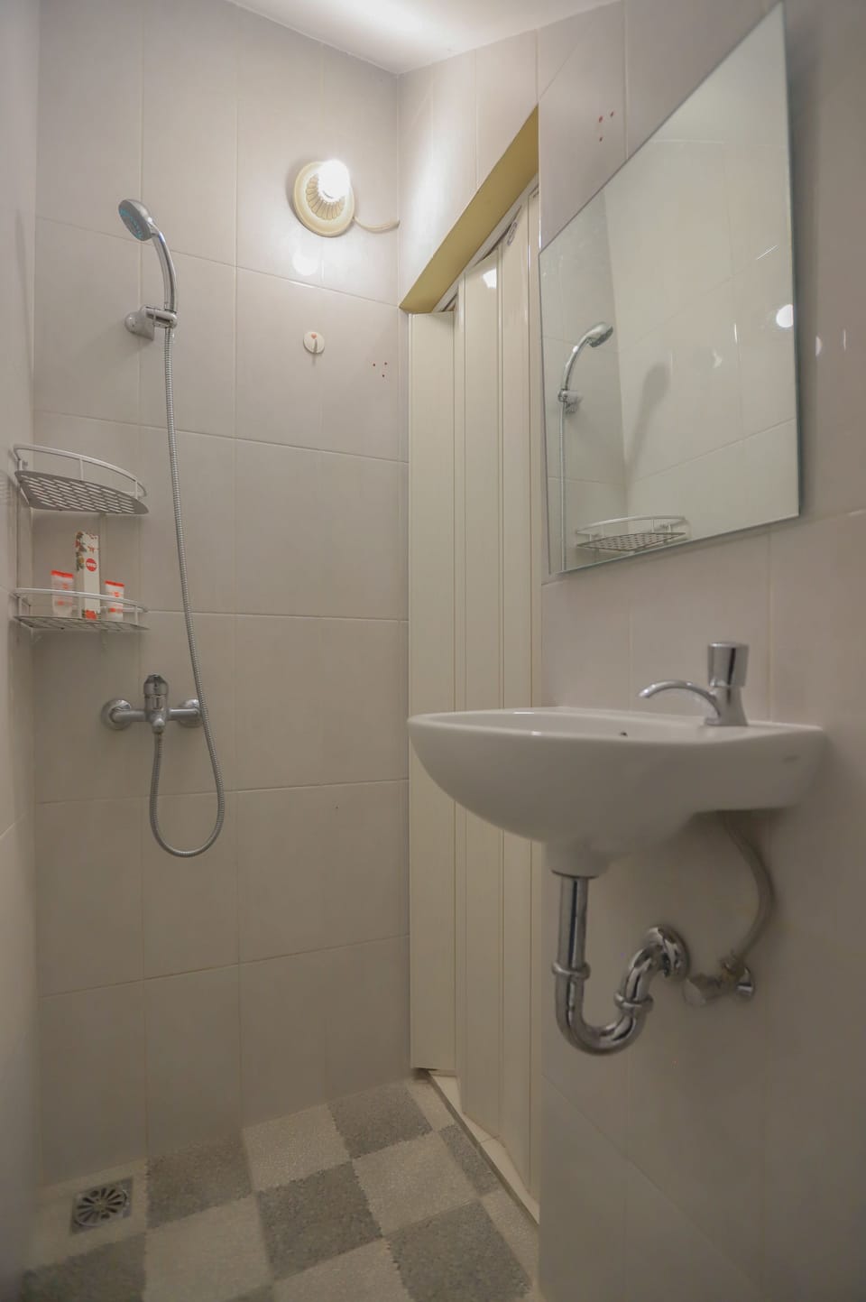 Shower, towels