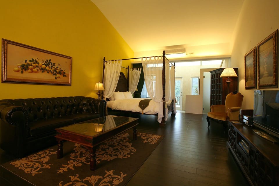 Signature Double Room | Desk, blackout drapes, soundproofing, rollaway beds