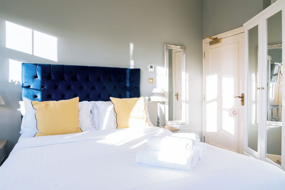 Deluxe Double Room, 1 King Bed | Desk, blackout drapes, soundproofing, iron/ironing board