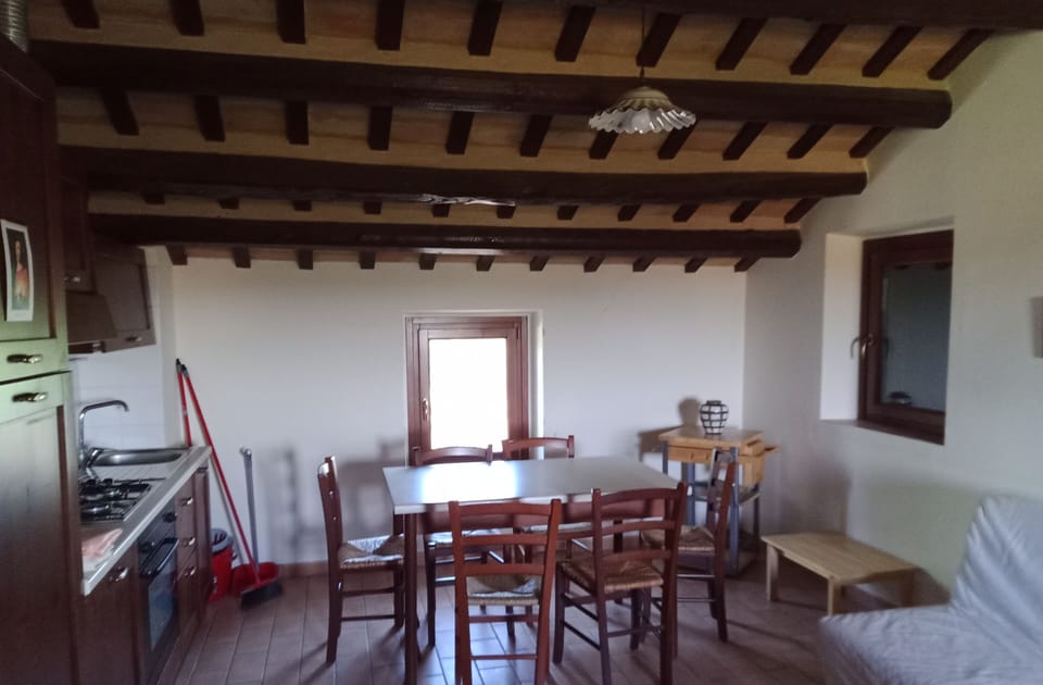 Studio | Private kitchenette | Fridge, stovetop, cookware/dishes/utensils