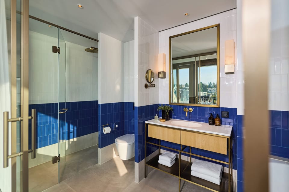 Combined shower/tub, deep soaking tub, free toiletries, hair dryer