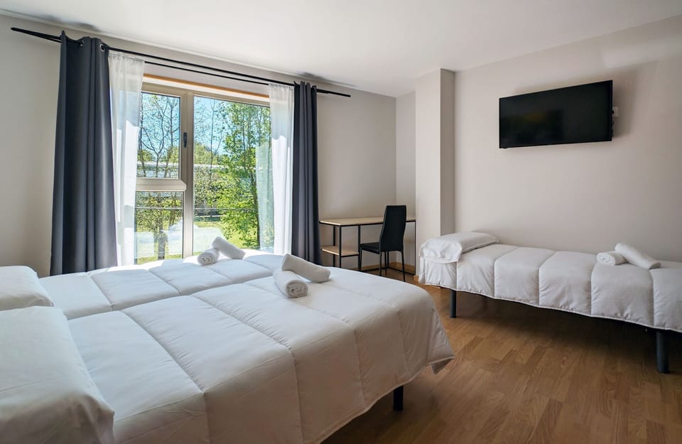 Triple Room | Free WiFi, bed sheets