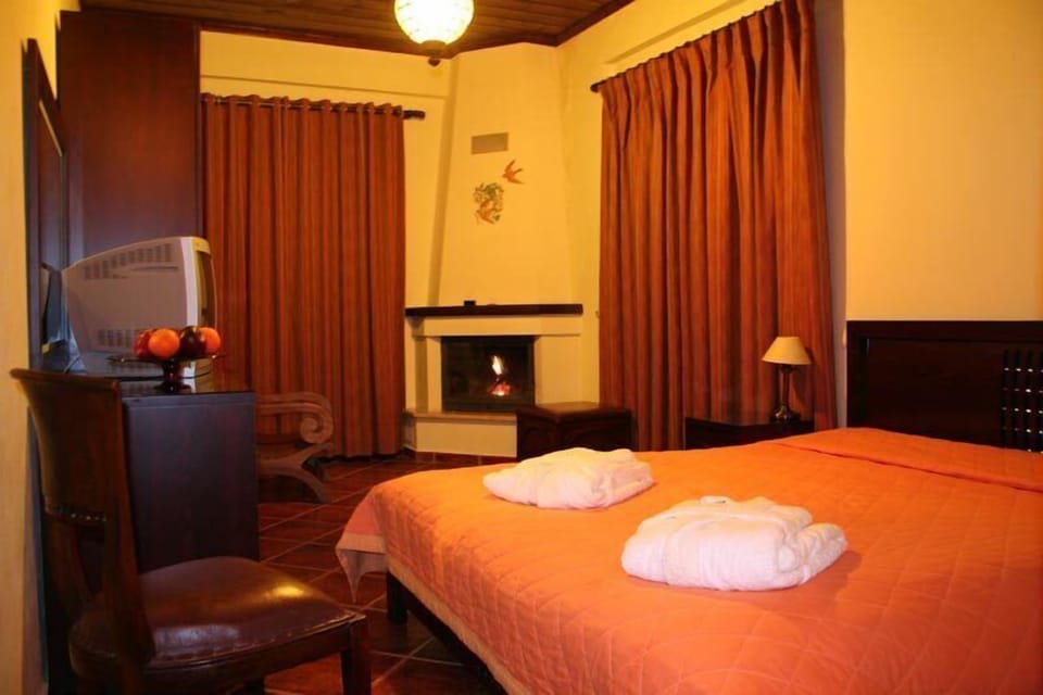 Double Room | In-room safe, blackout drapes, soundproofing, free WiFi