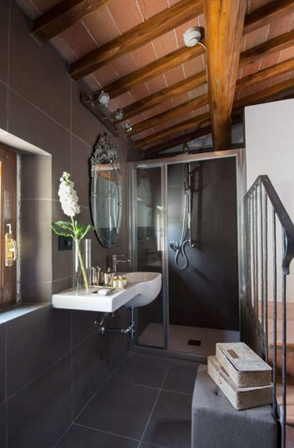Standard Double Room, 1 Double Bed | Bathroom | Rainfall showerhead, free toiletries, hair dryer, slippers