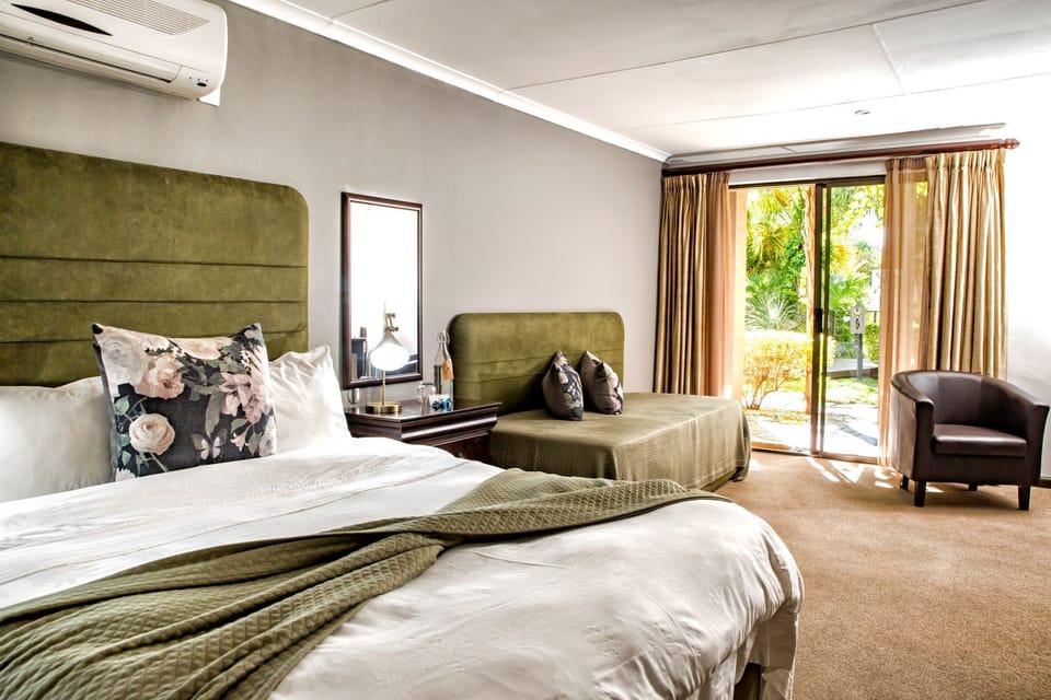 Standard Double Room | 1 bedroom, minibar, in-room safe, desk