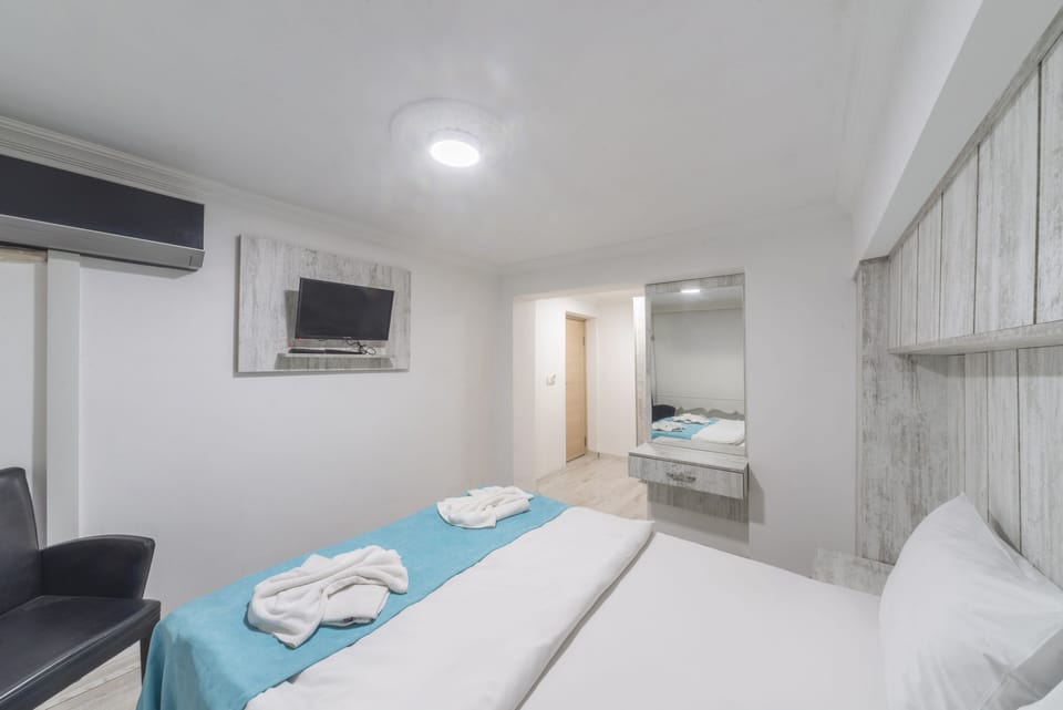 Minibar, in-room safe, desk, soundproofing