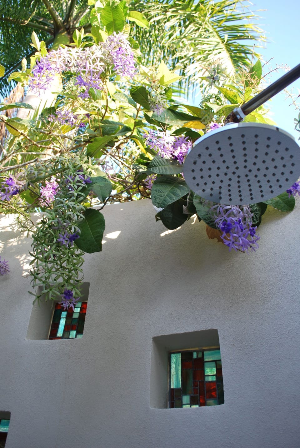 Shower, rainfall showerhead, free toiletries, hair dryer (on request)
