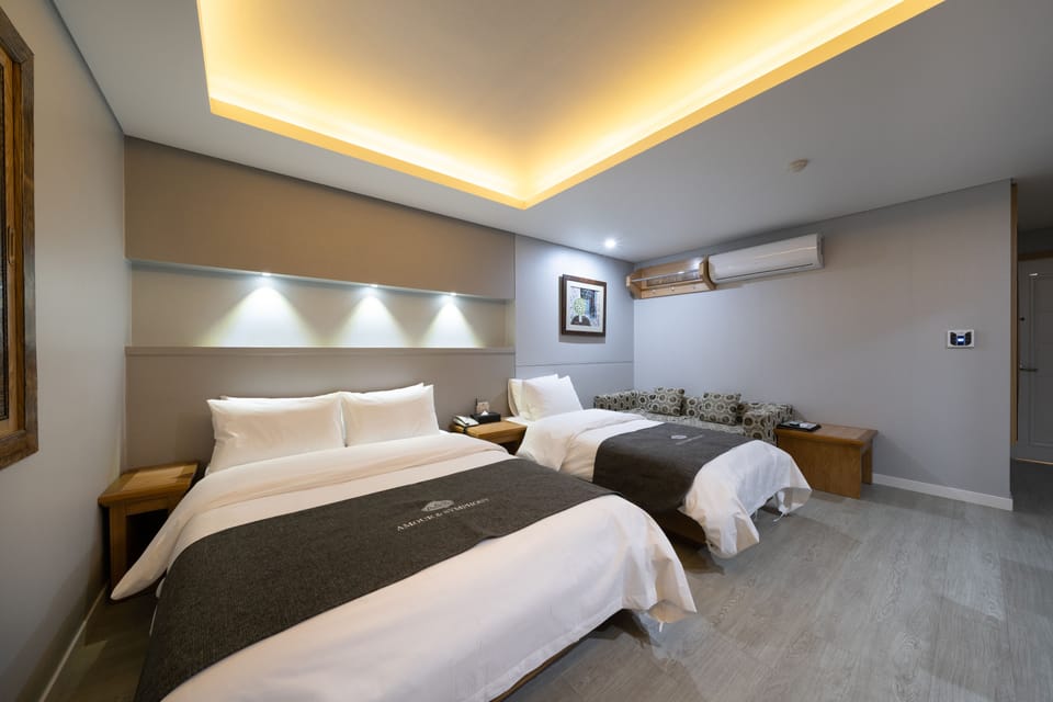 Superior Twin Room | Down comforters, individually decorated, individually furnished, desk