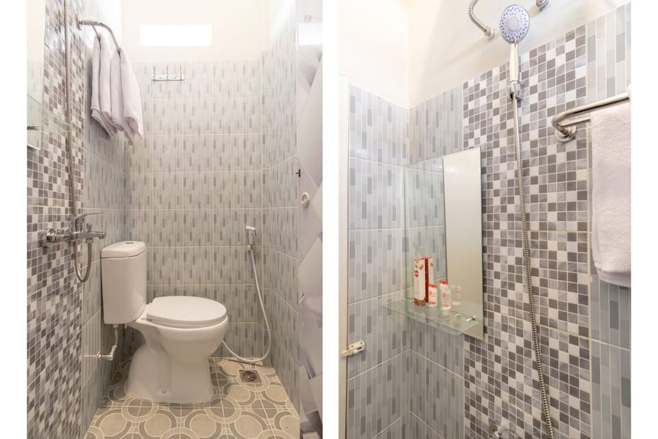 Standard Double Room | Bathroom | Shower, free toiletries, towels, soap