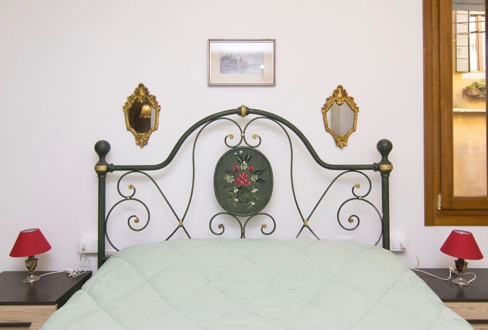 Apartment, 1 Bedroom | 1 bedroom, iron/ironing board, cribs (free), WiFi (free)