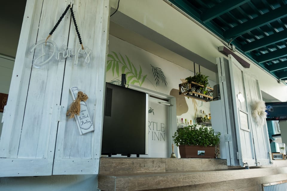 Poolside bar