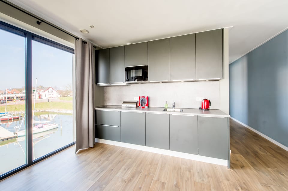 Apartment (Uithaven 10C) | Private kitchen | Fridge, microwave, oven, stovetop