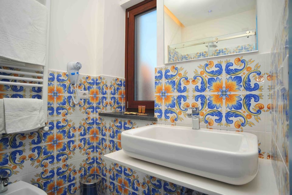 Comfort Double or Twin Room, 1 Queen Bed, Garden View | Bathroom | Shower, rainfall showerhead, slippers