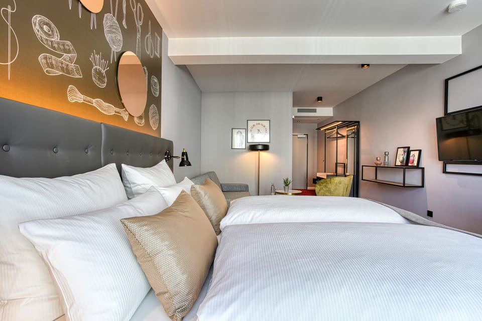 Hypo-allergenic bedding, in-room safe, desk, laptop workspace