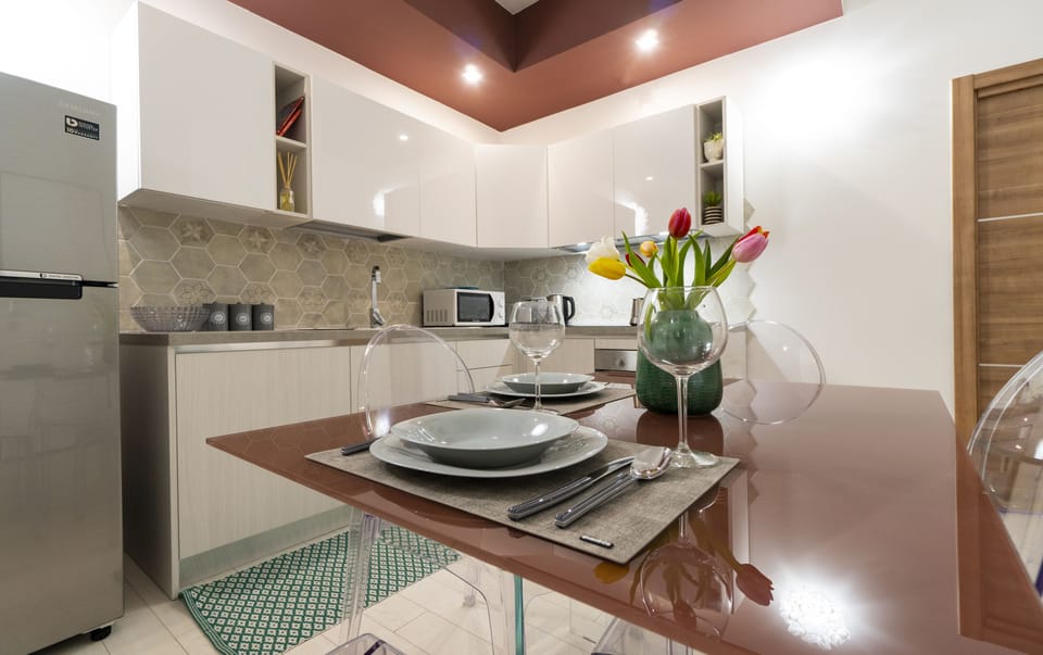 Classic Studio, 1 Double Bed | Private kitchen | Full-size fridge, microwave, stovetop, coffee/tea maker