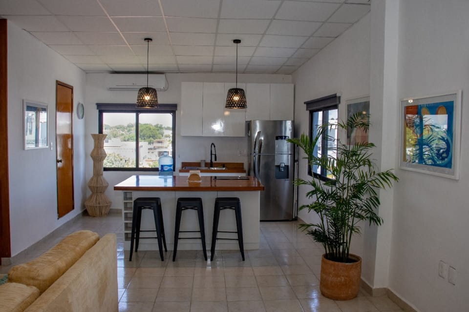 Standard Studio | Living area | Flat-screen TV, heated floors