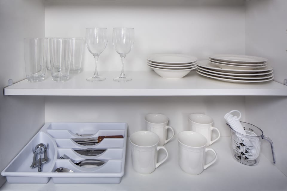Comfort Suite, 1 King Bed with Sofa bed | Private kitchen | Full-size fridge, microwave, stovetop, cookware/dishes/utensils