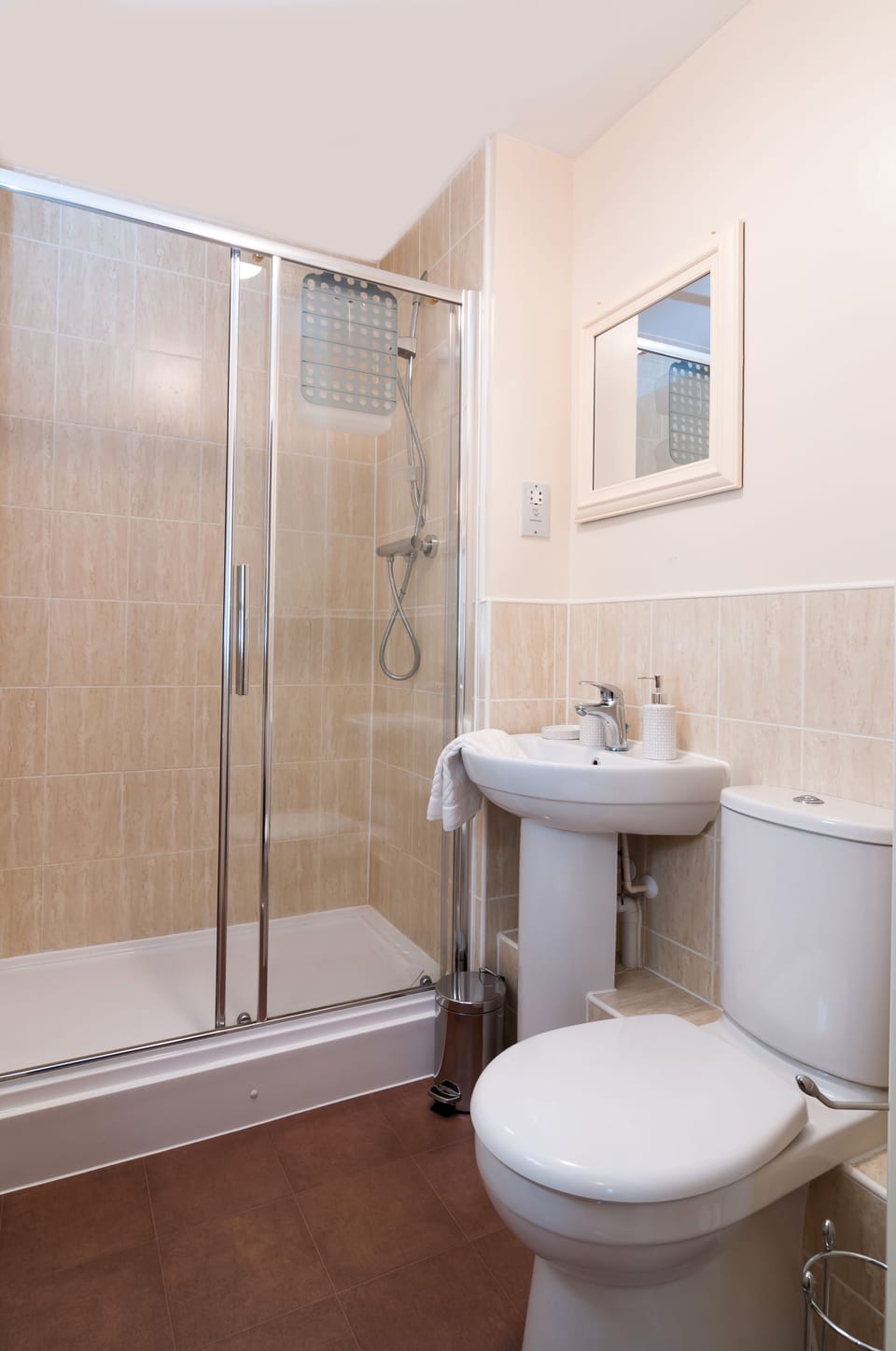 Apartment, 2 Bedrooms | Bathroom shower