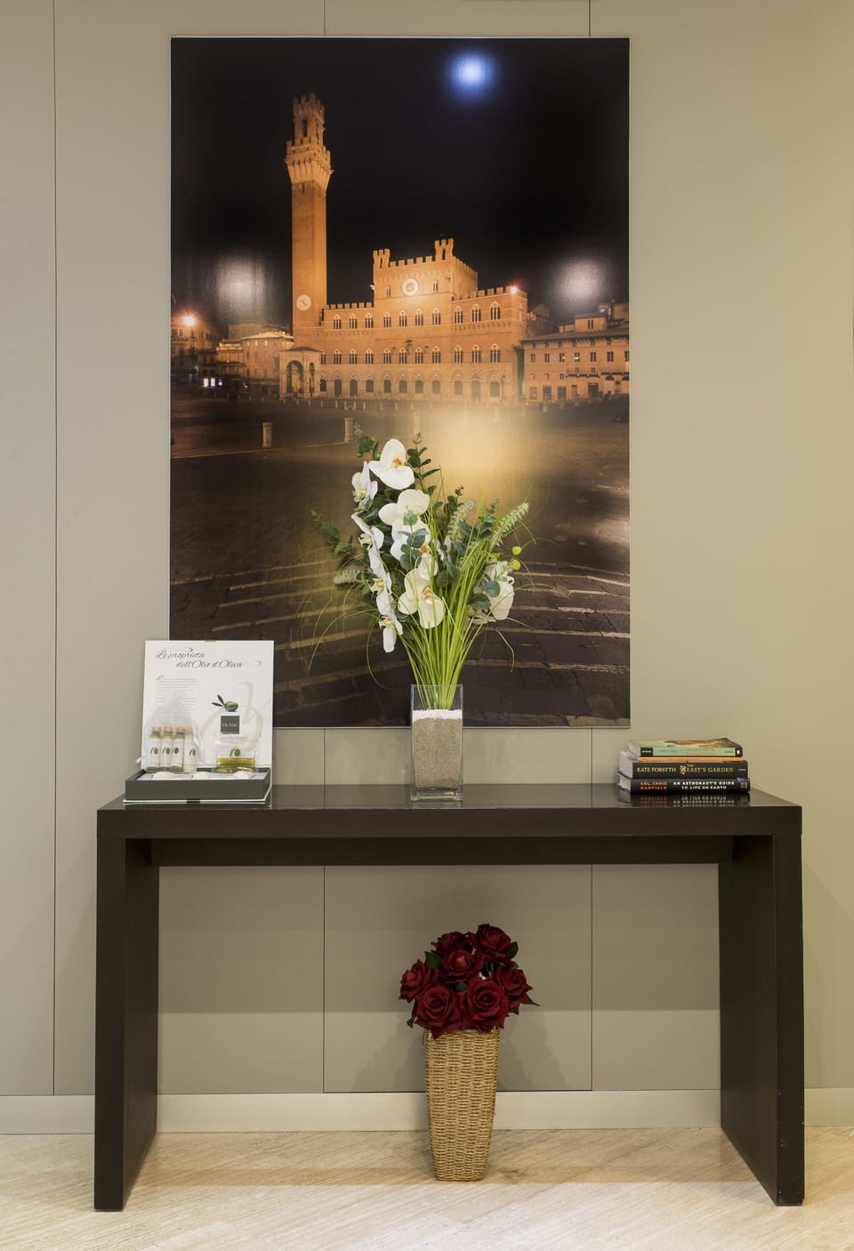 Check-in/check-out kiosk