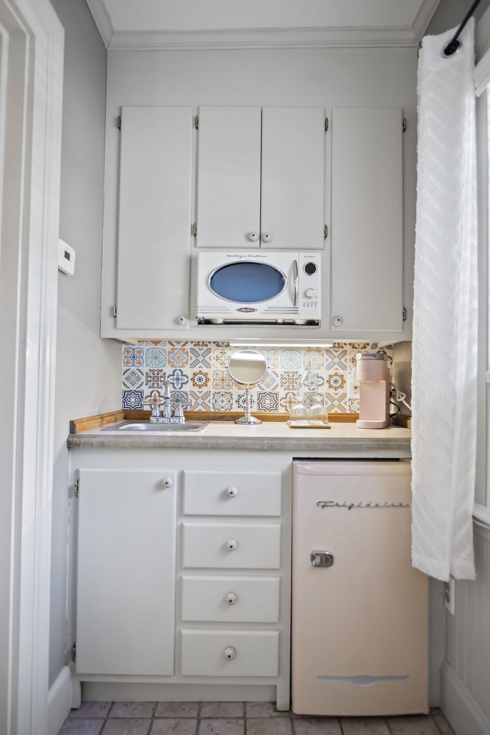 Duck Island Room | Private kitchen | Shared fridge