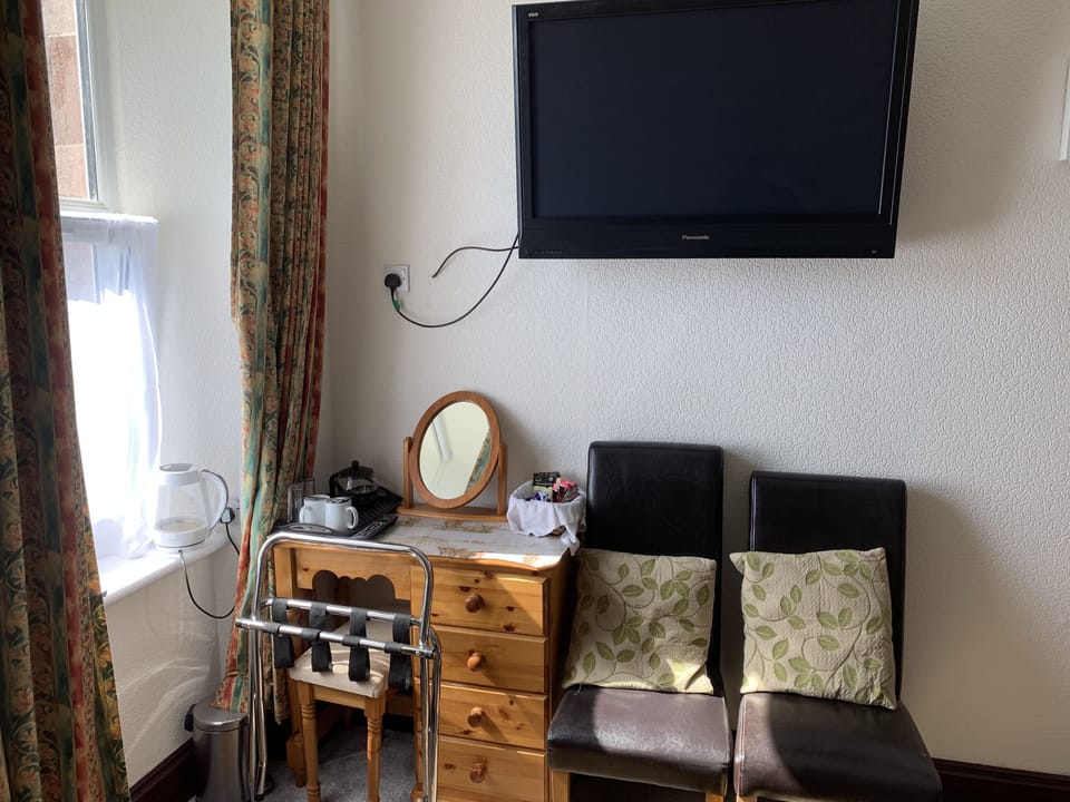 Individually decorated, individually furnished, desk, soundproofing