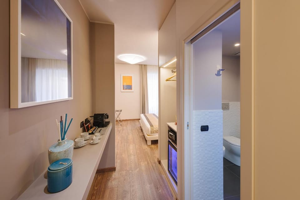 Shower, rainfall showerhead, free toiletries, hair dryer