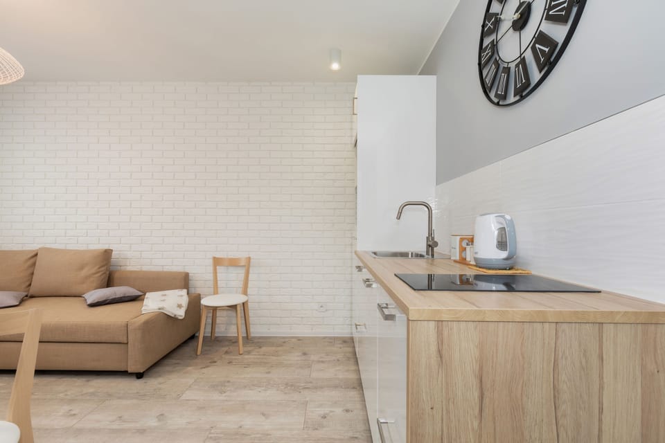 Deluxe Apartment, 1 Queen Bed with Sofa bed, Courtyard View | Private kitchenette | Full-size fridge, microwave, oven, stovetop