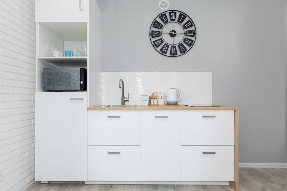 Deluxe Apartment, 1 Queen Bed with Sofa bed, Courtyard View | Private kitchen | Full-size fridge, microwave, oven, stovetop