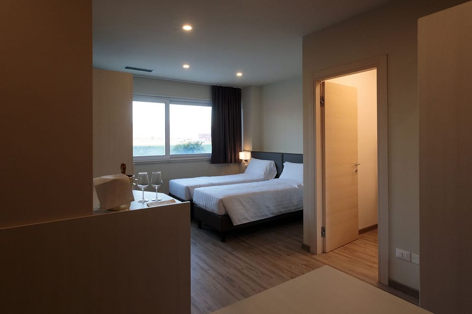 Memory foam beds, minibar, WiFi (free)